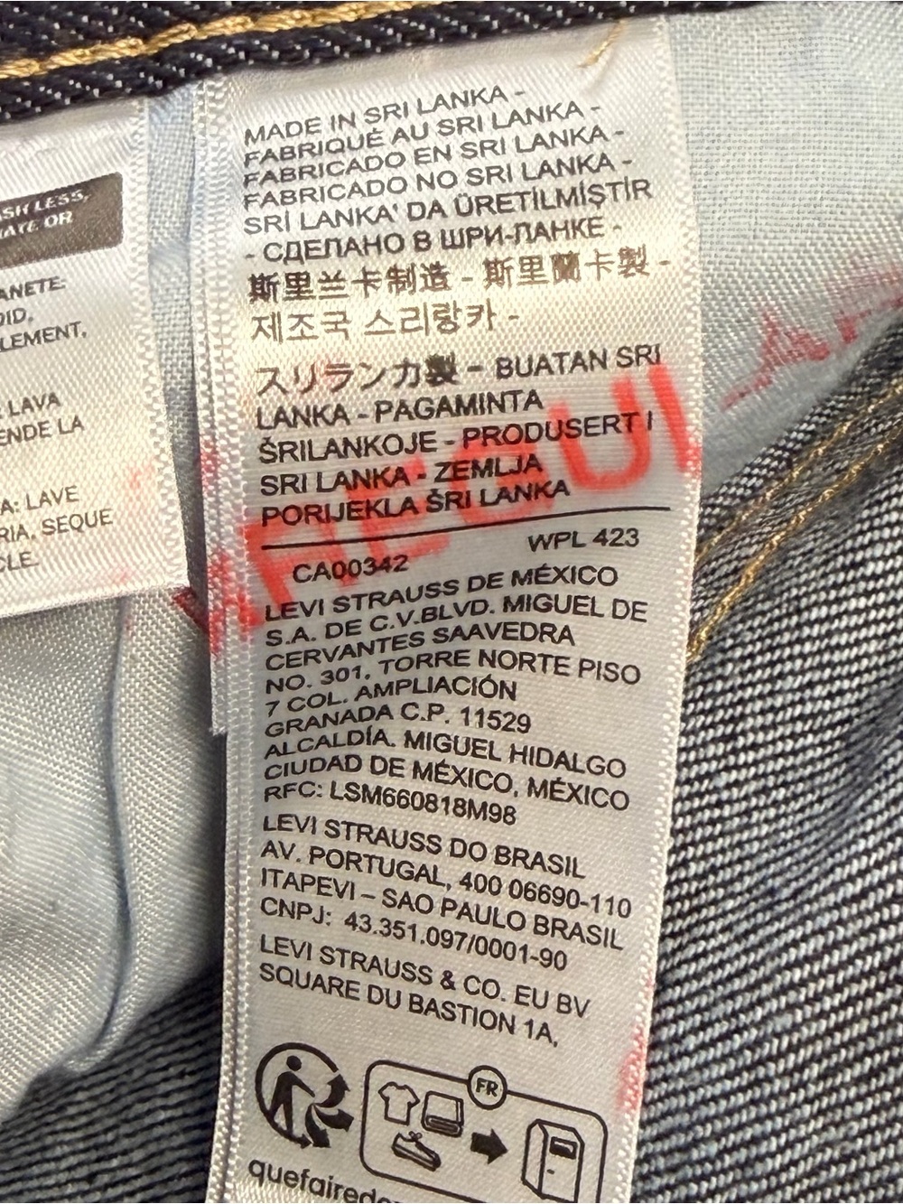 Levi’s Women's Dark Wash Cinch Baggy Jeans size 31x31 - Picture 9 of 12